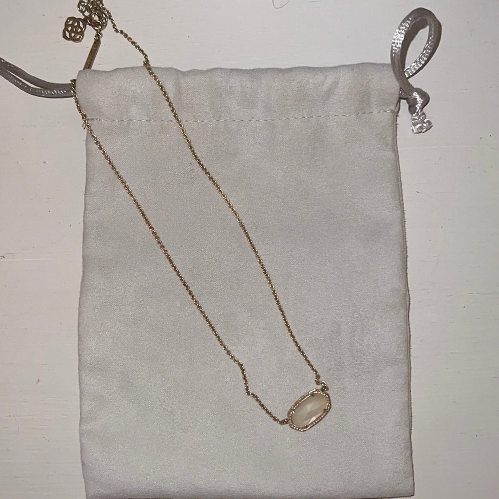 Kendra Scott necklace